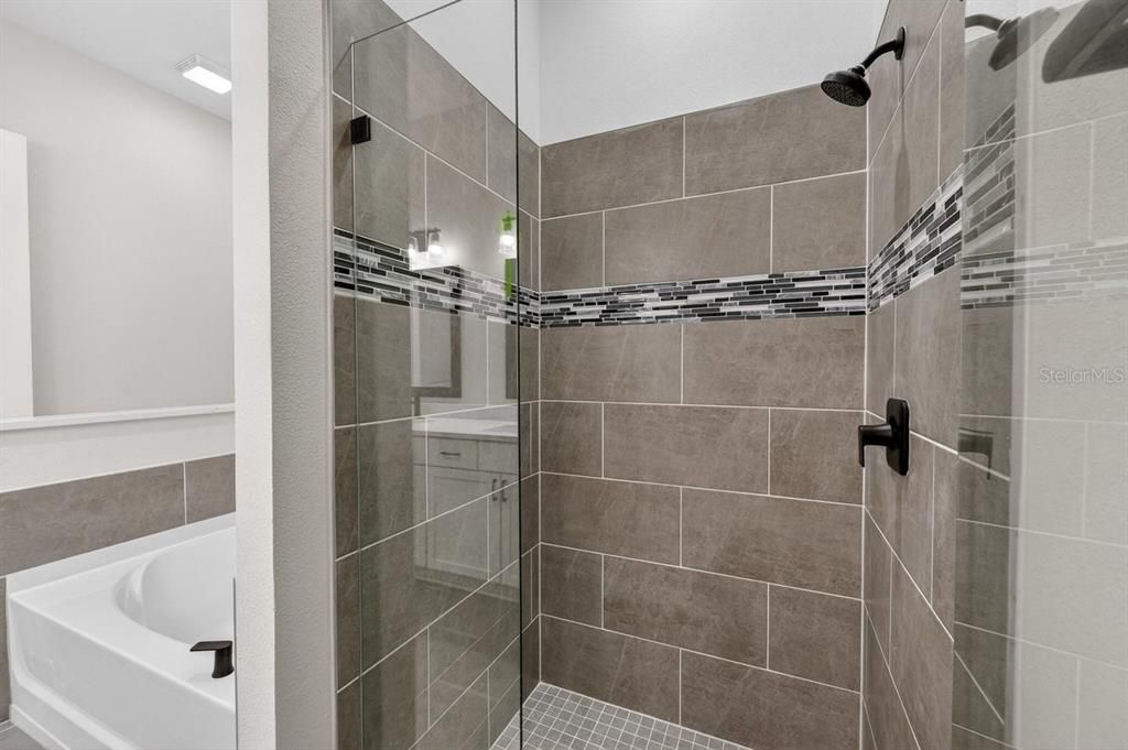 En Venta: $454,900 (4 camas, 2 baños, 1847 Pies cuadrados)