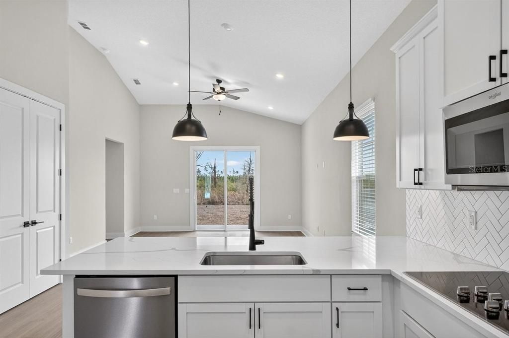 En Venta: $454,900 (4 camas, 2 baños, 1847 Pies cuadrados)