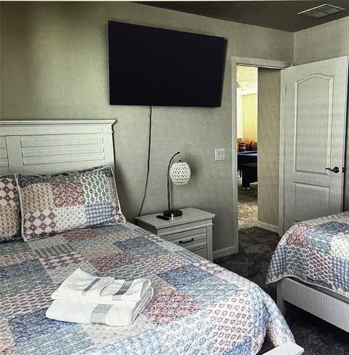 For Rent: $4,250 (6 beds, 4 baths, 3176 Square Feet)