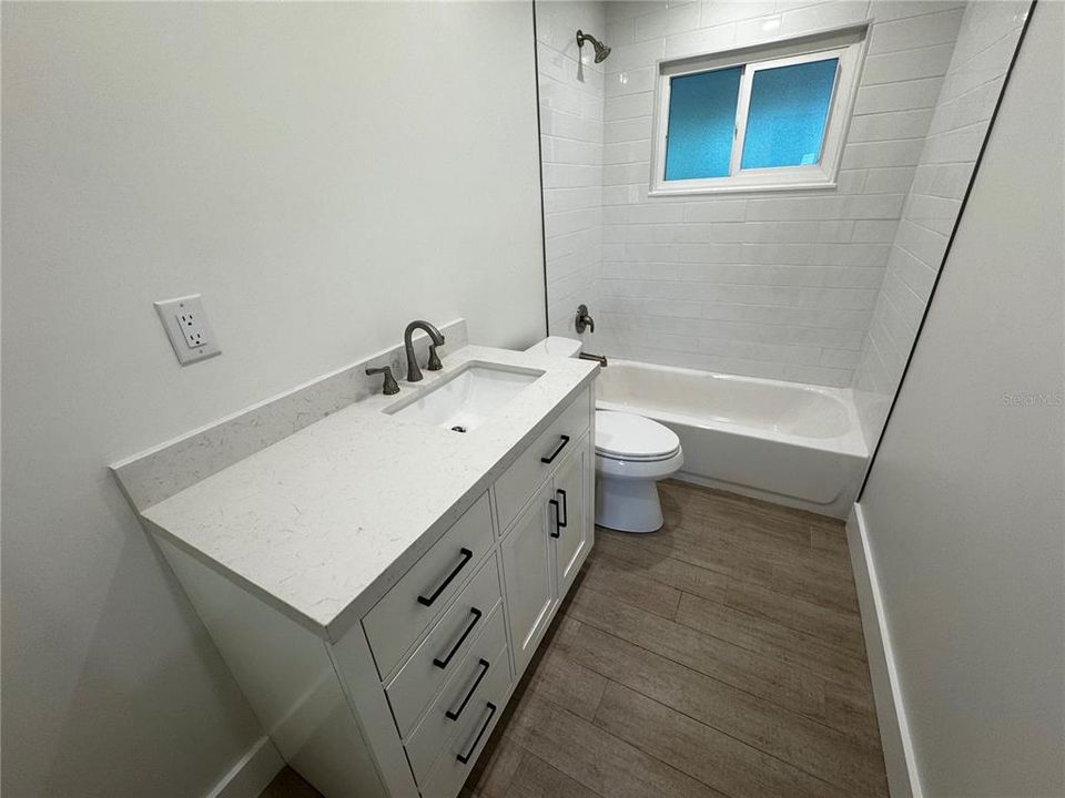 Activo con contrato: $575,000 (3 camas, 2 baños, 1530 Pies cuadrados)