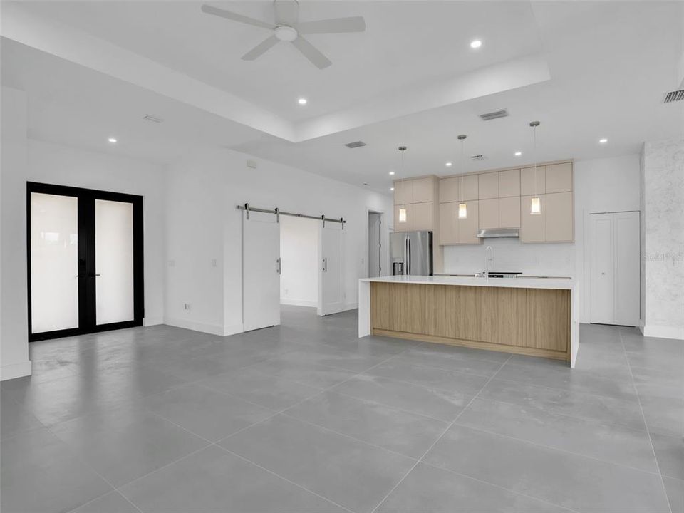 Под контрактом: $425,000 (3 спален, 2 ванн, 1831 Квадратных фут)
