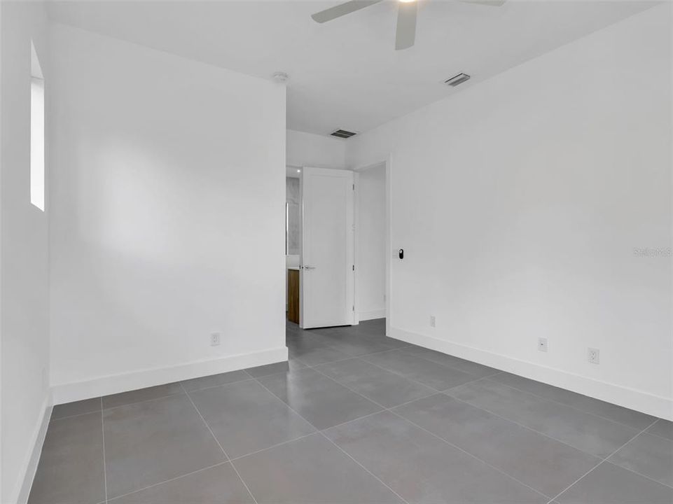 Под контрактом: $425,000 (3 спален, 2 ванн, 1831 Квадратных фут)