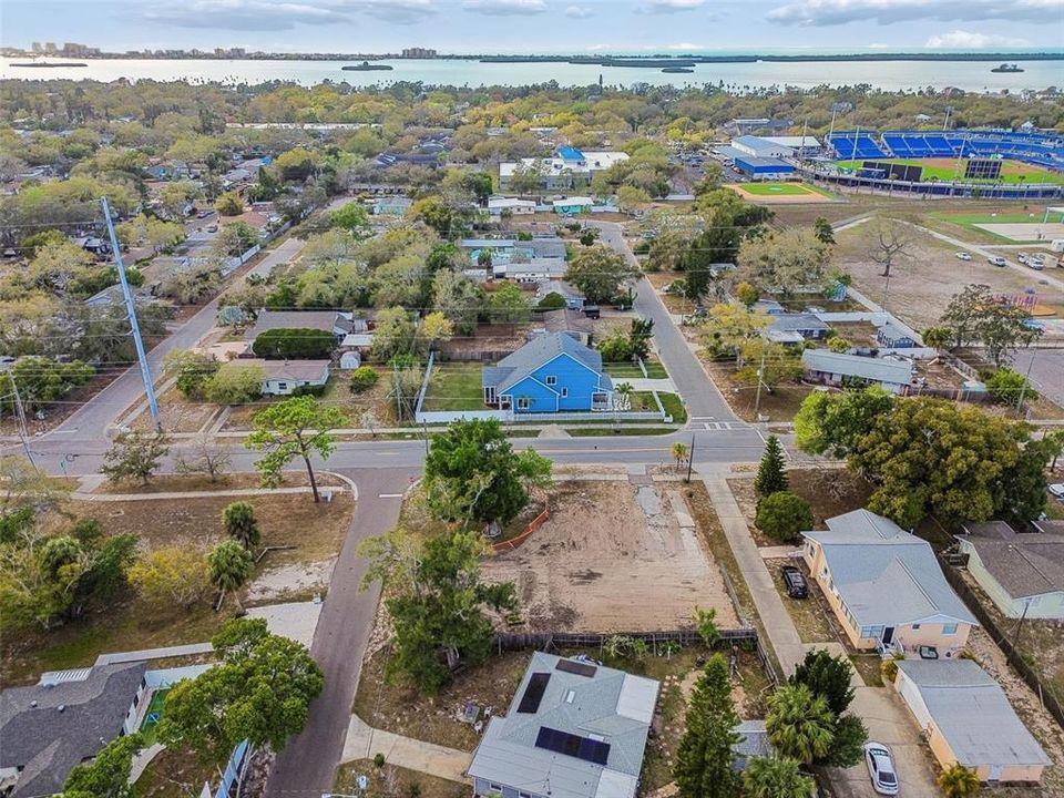 На продажу: $389,900 (0.23 acres)