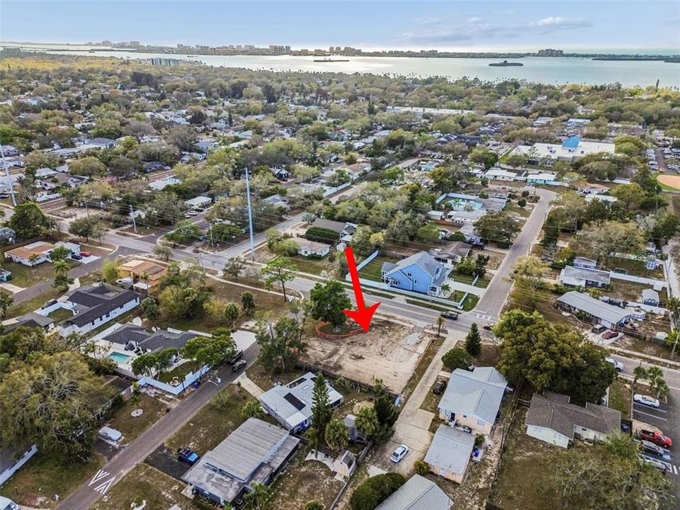 На продажу: $389,900 (0.23 acres)