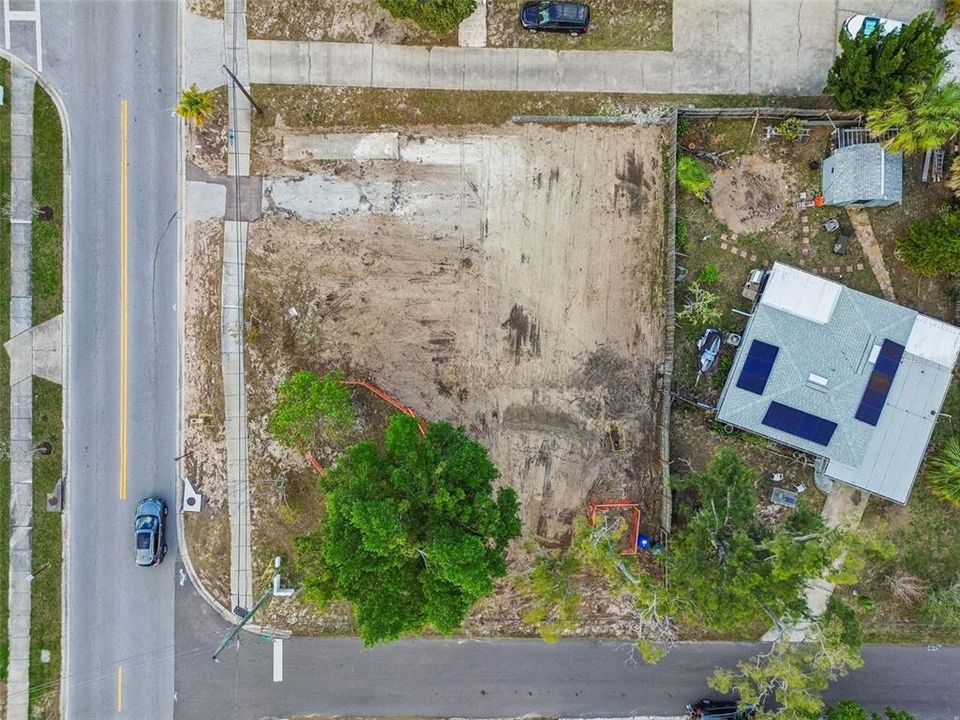 На продажу: $389,900 (0.23 acres)