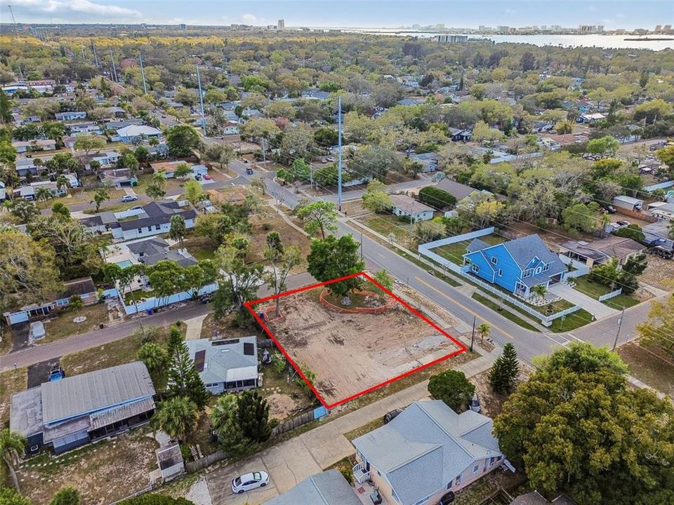 На продажу: $389,900 (0.23 acres)