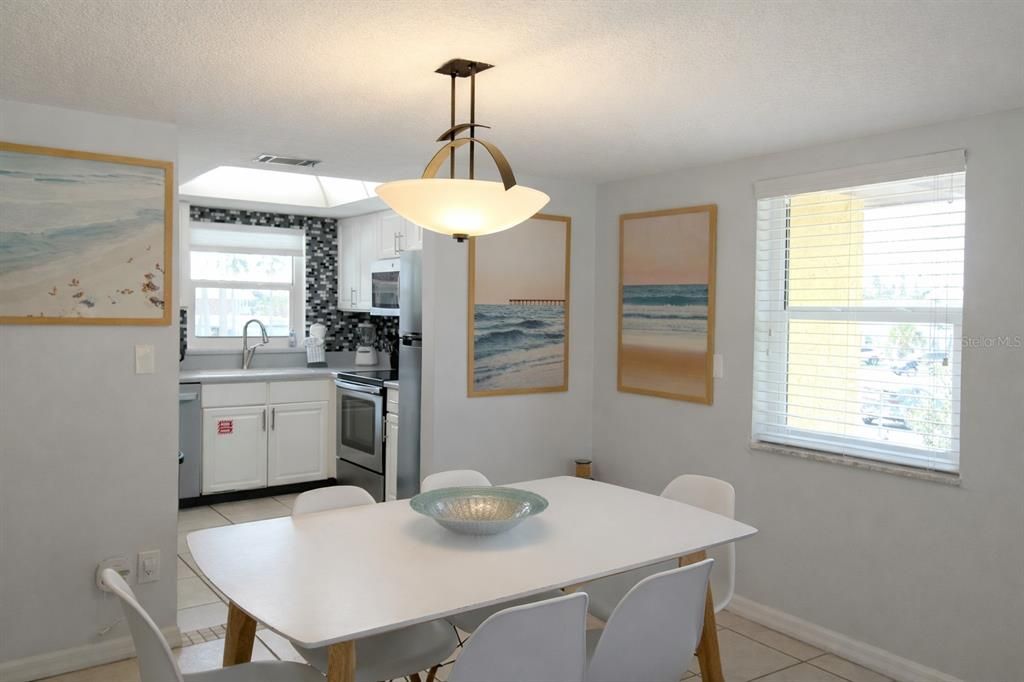 En Venta: $449,000 (2 camas, 2 baños, 1176 Pies cuadrados)