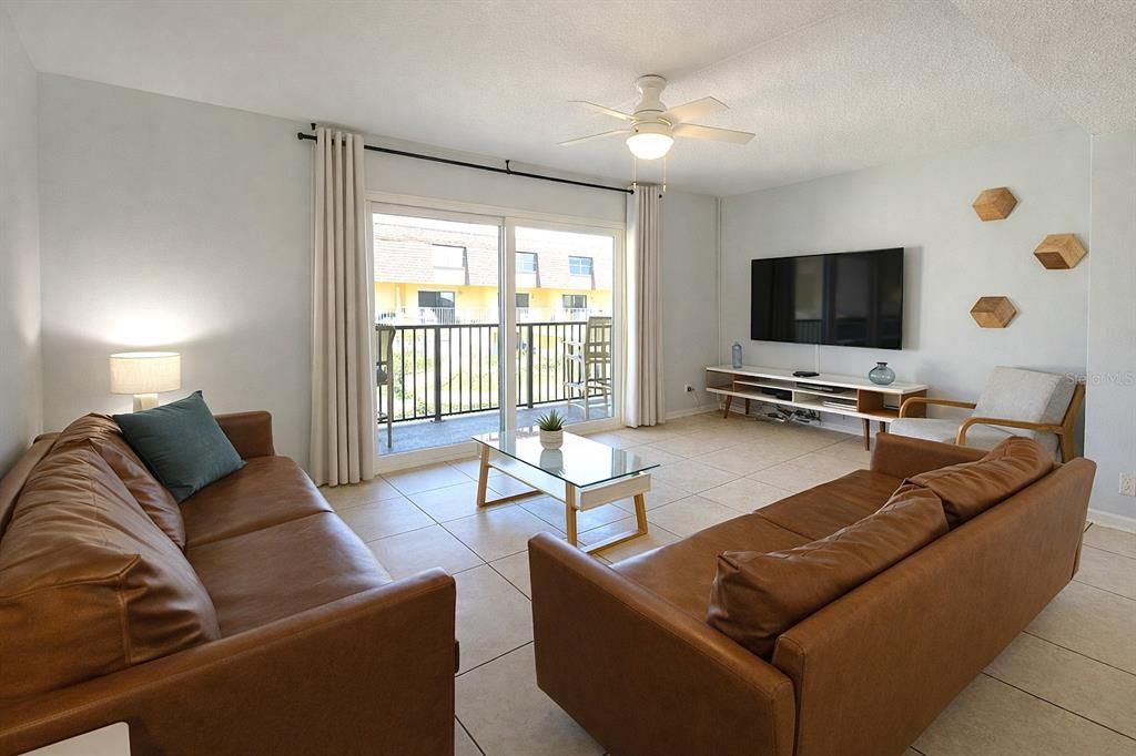 En Venta: $449,000 (2 camas, 2 baños, 1176 Pies cuadrados)