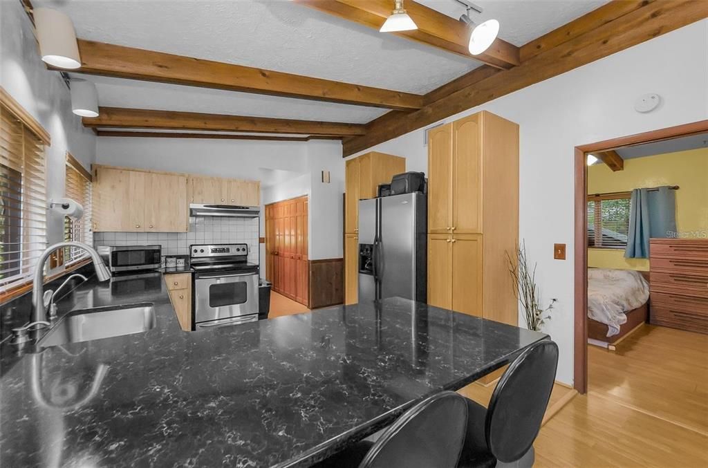 For Sale: $390,000 (2 beds, 2 baths, 1307 Square Feet)