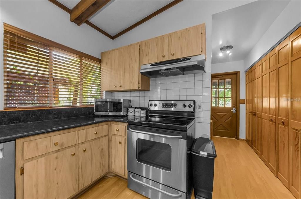 For Sale: $390,000 (2 beds, 2 baths, 1307 Square Feet)