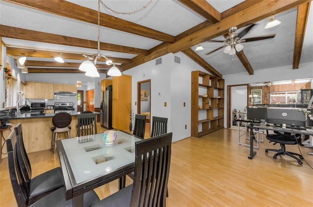 For Sale: $390,000 (2 beds, 2 baths, 1307 Square Feet)