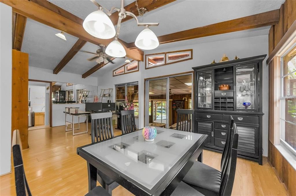 For Sale: $390,000 (2 beds, 2 baths, 1307 Square Feet)