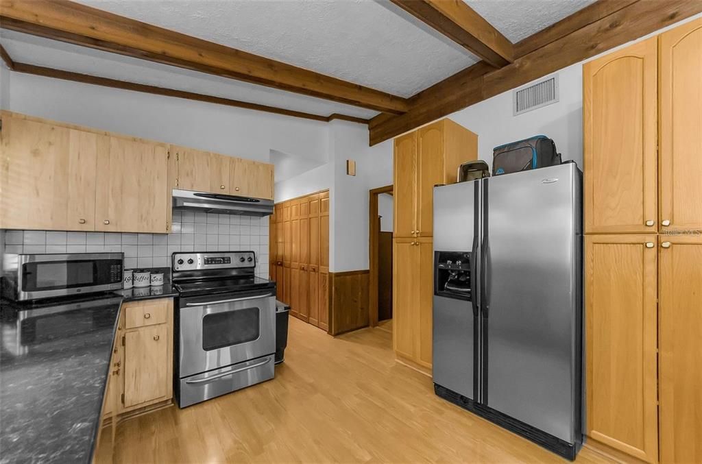 For Sale: $390,000 (2 beds, 2 baths, 1307 Square Feet)