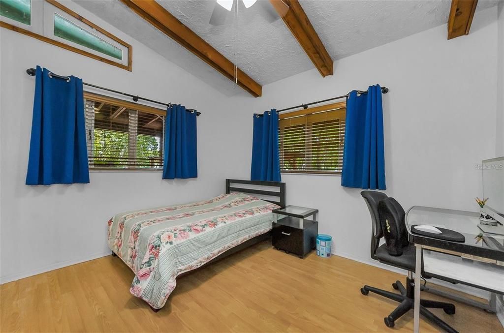For Sale: $390,000 (2 beds, 2 baths, 1307 Square Feet)