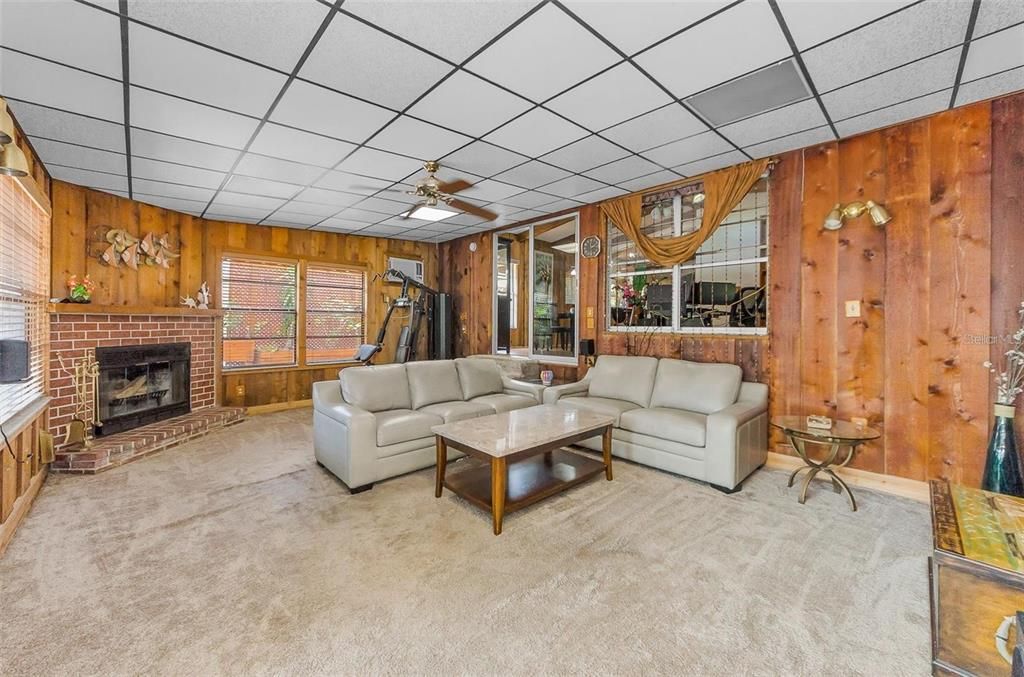 For Sale: $390,000 (2 beds, 2 baths, 1307 Square Feet)