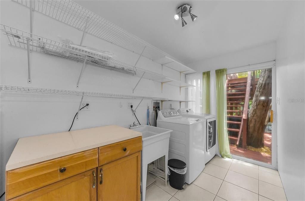For Sale: $390,000 (2 beds, 2 baths, 1307 Square Feet)