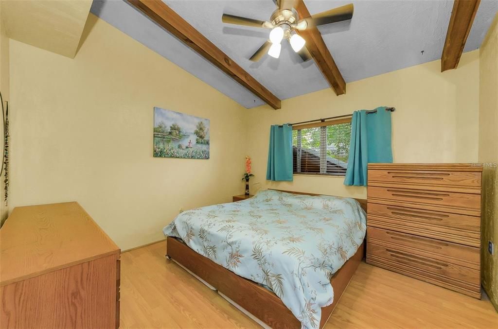 For Sale: $390,000 (2 beds, 2 baths, 1307 Square Feet)