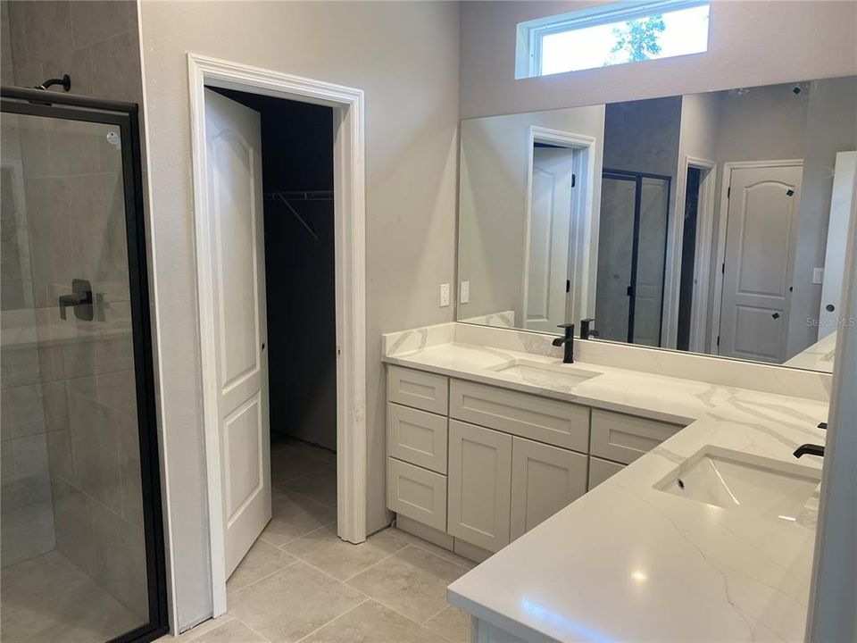 En Venta: $376,900 (4 camas, 3 baños, 2092 Pies cuadrados)