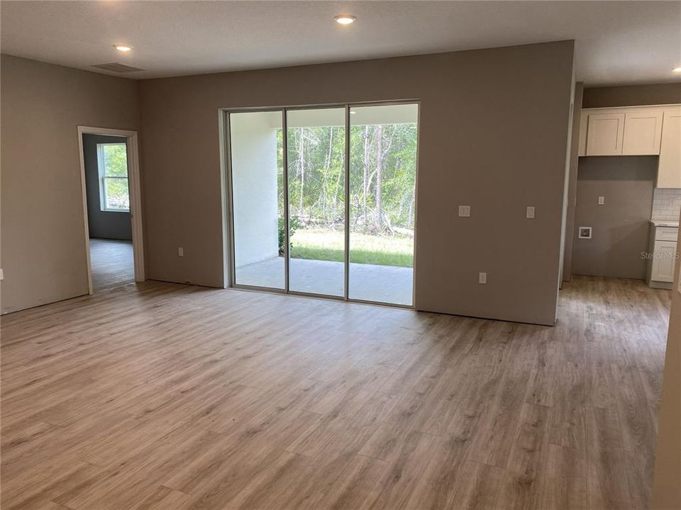 En Venta: $376,900 (4 camas, 3 baños, 2092 Pies cuadrados)