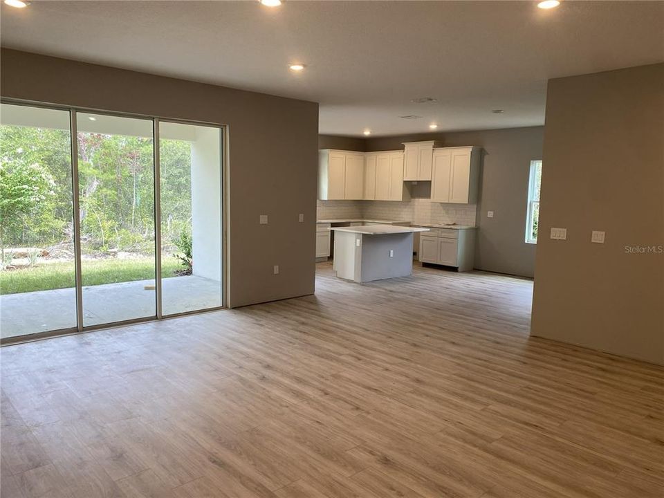 En Venta: $376,900 (4 camas, 3 baños, 2092 Pies cuadrados)