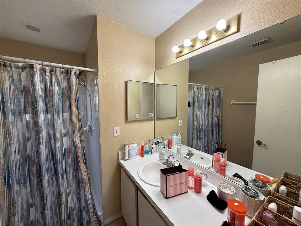 For Sale: $219,900 (3 beds, 2 baths, 1326 Square Feet)