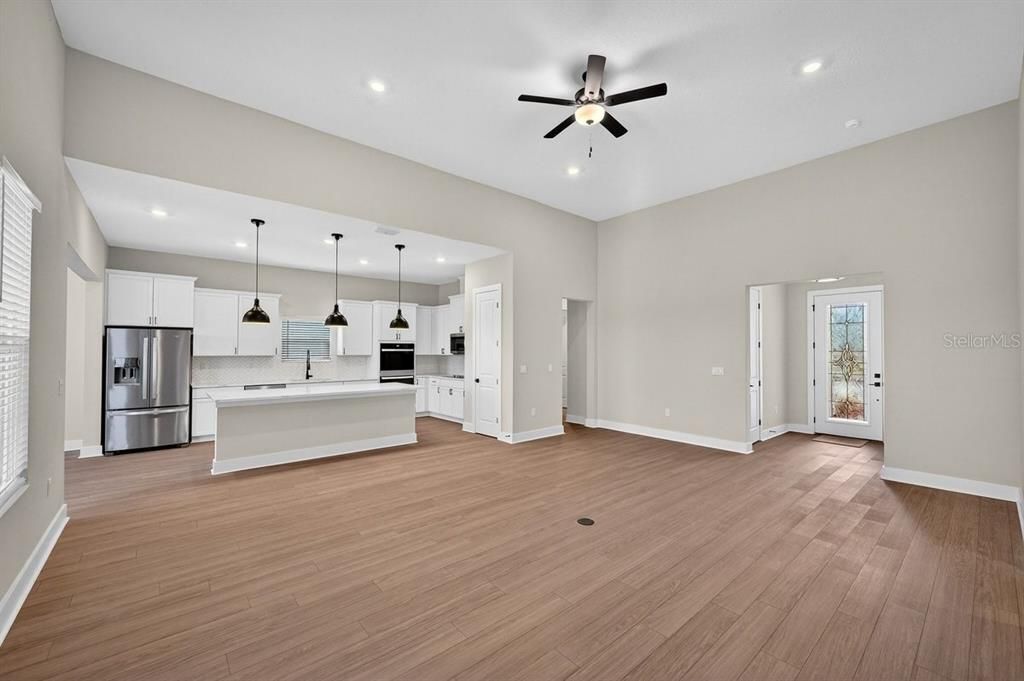 待售: $469,900 (4 贝兹, 2 浴室, 2063 平方英尺)
