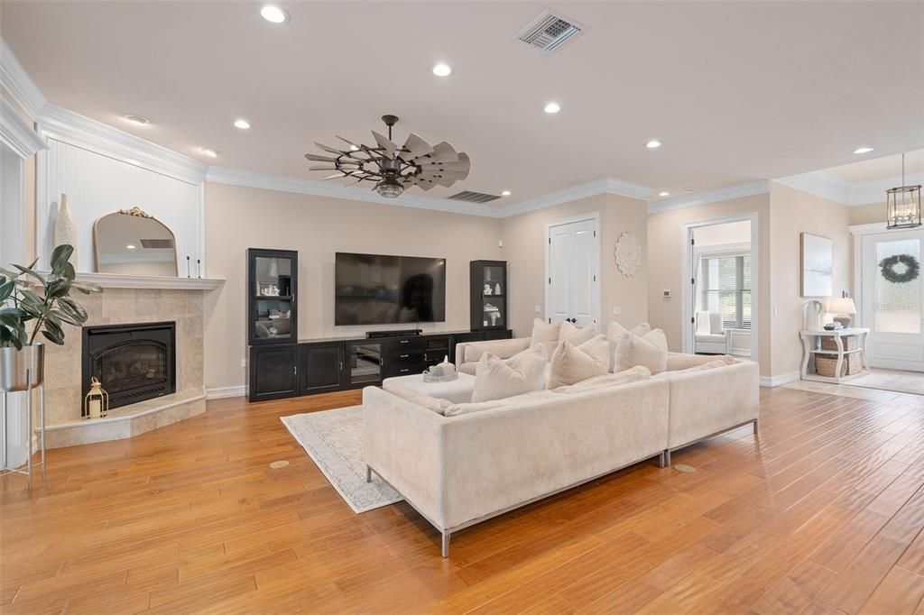 For Sale: $2,149,000 (5 beds, 3 baths, 4075 Square Feet)