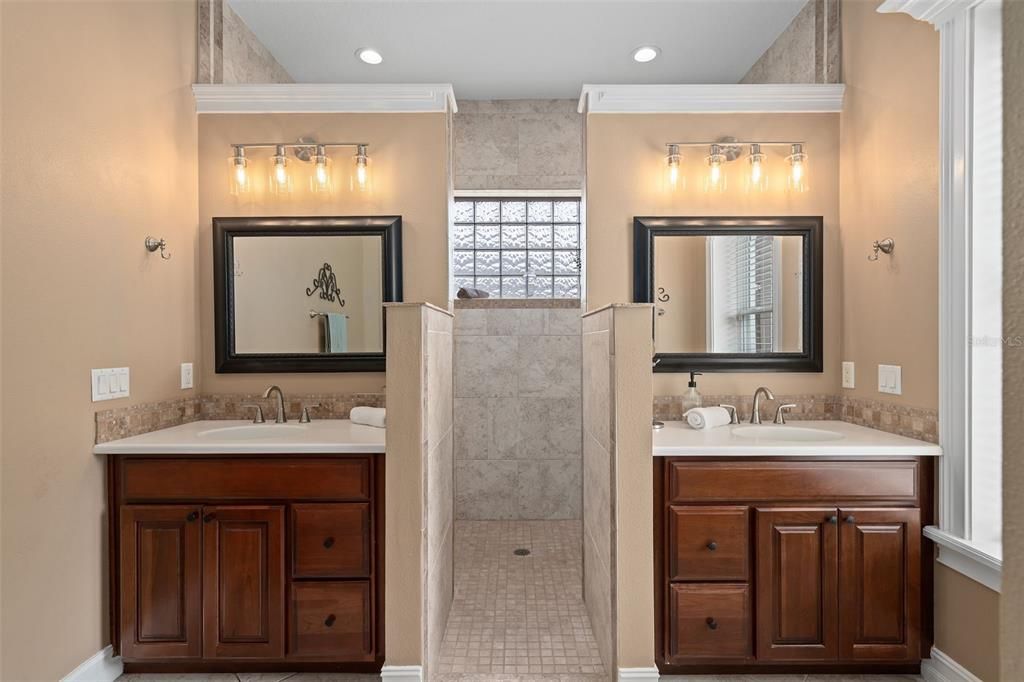 For Sale: $2,149,000 (5 beds, 3 baths, 4075 Square Feet)