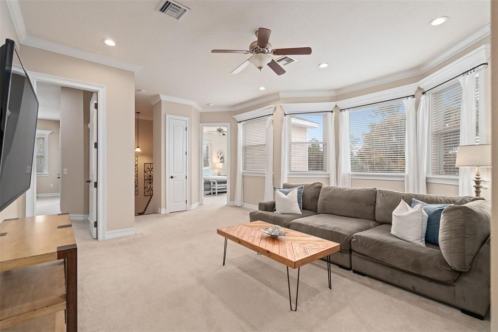For Sale: $2,149,000 (5 beds, 3 baths, 4075 Square Feet)