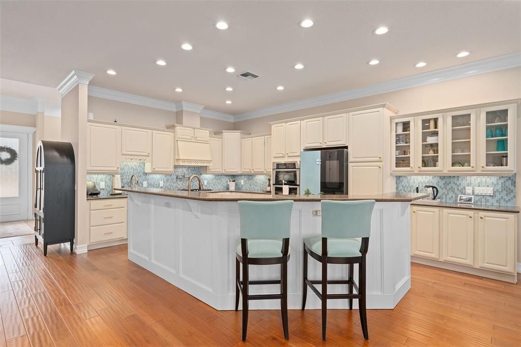For Sale: $2,149,000 (5 beds, 3 baths, 4075 Square Feet)