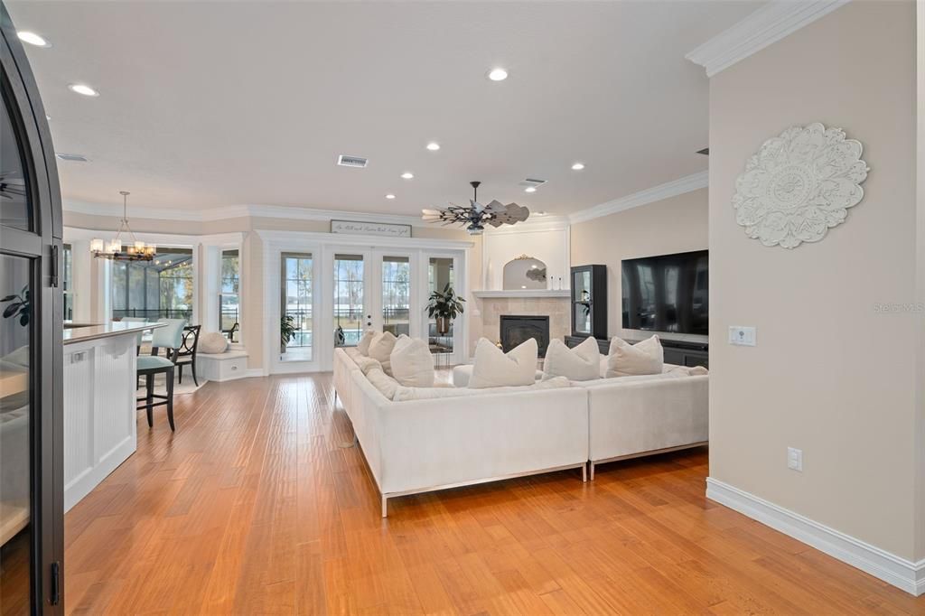 For Sale: $2,149,000 (5 beds, 3 baths, 4075 Square Feet)