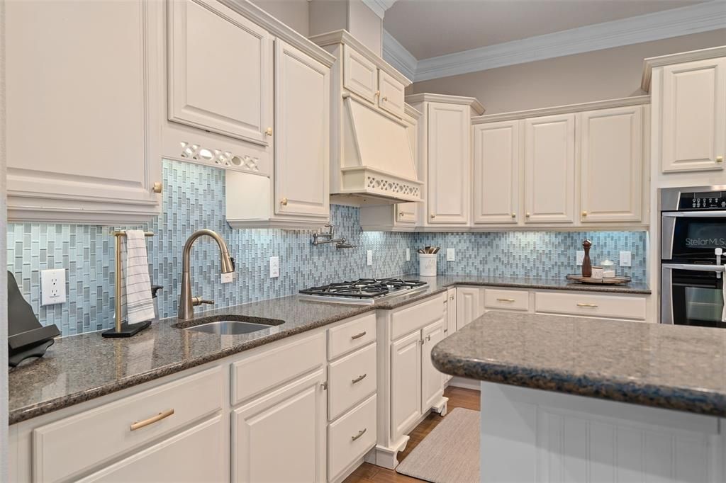 For Sale: $2,149,000 (5 beds, 3 baths, 4075 Square Feet)