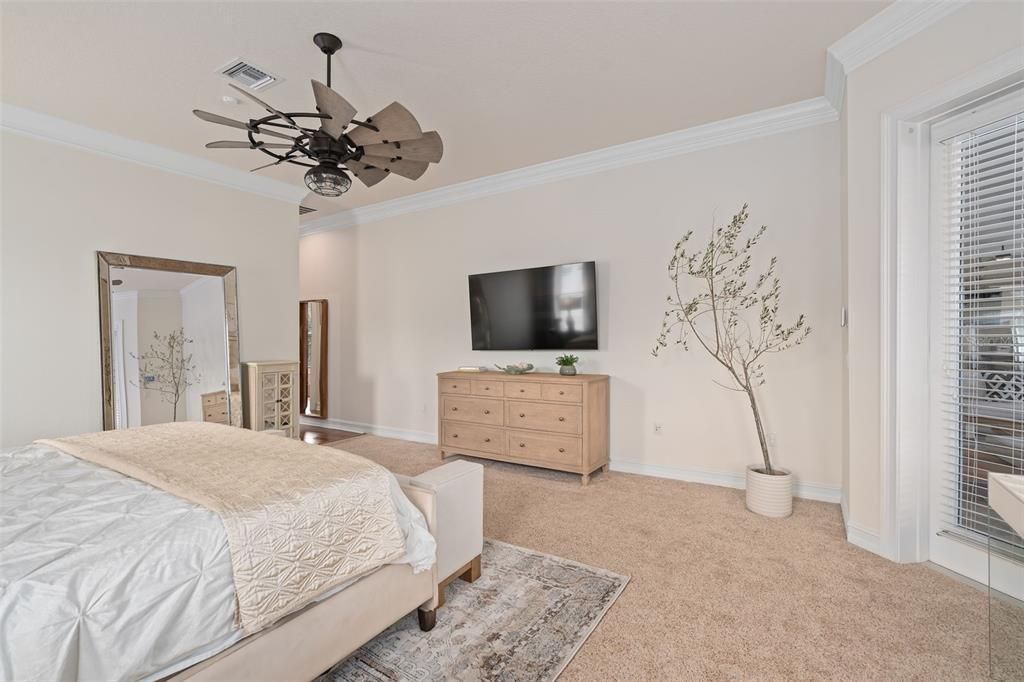 For Sale: $2,149,000 (5 beds, 3 baths, 4075 Square Feet)
