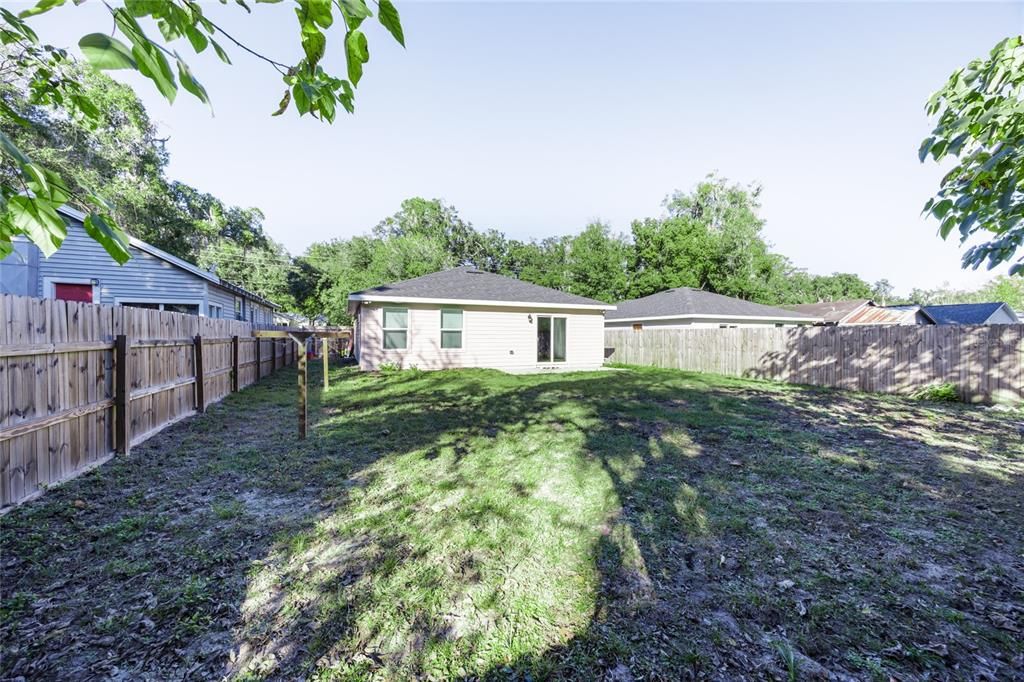 Activo con contrato: $243,500 (3 camas, 2 baños, 1269 Pies cuadrados)