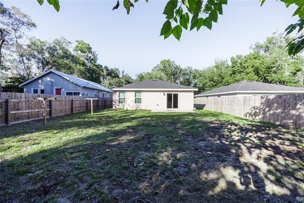 Activo con contrato: $243,500 (3 camas, 2 baños, 1269 Pies cuadrados)