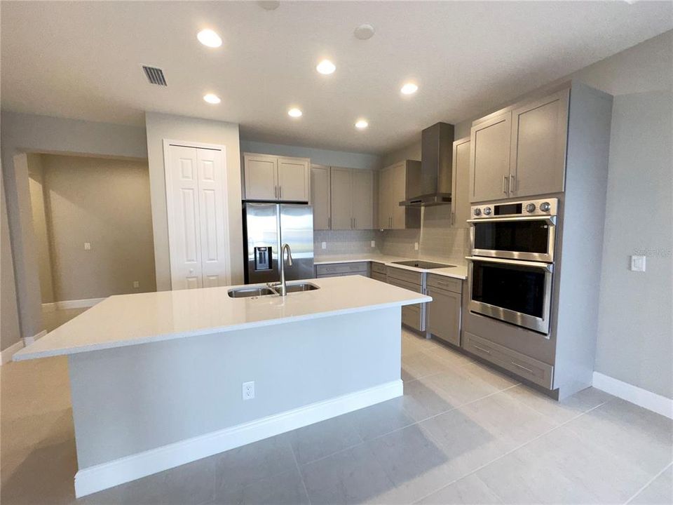 出租: $3,000 (2 贝兹, 2 浴室, 1579 平方英尺)