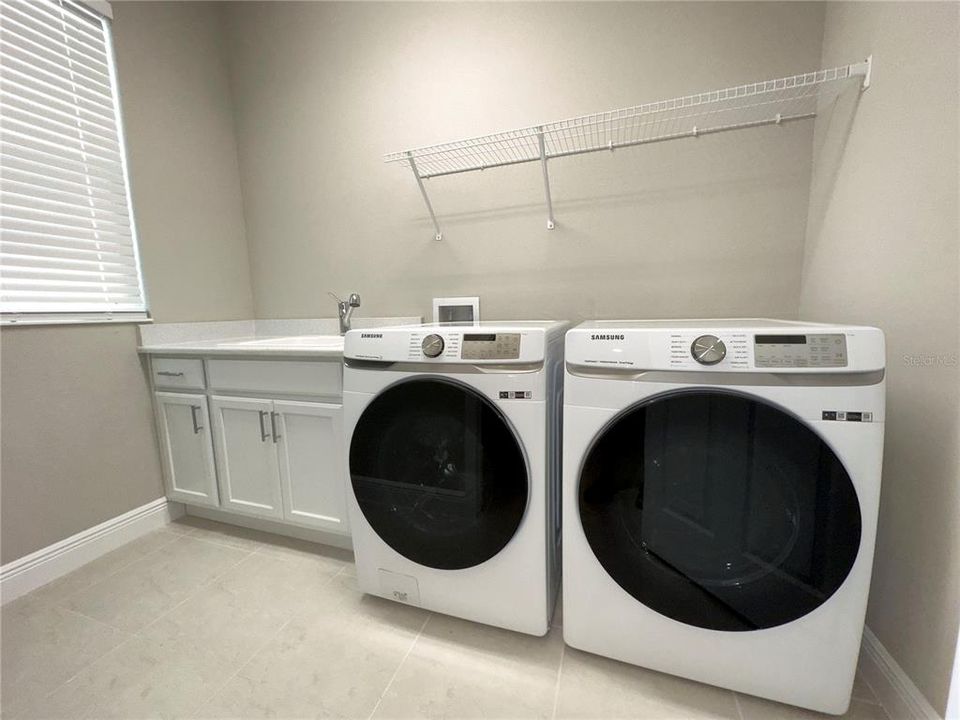 出租: $3,000 (2 贝兹, 2 浴室, 1579 平方英尺)