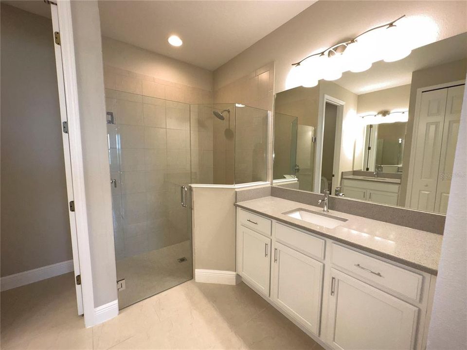 出租: $3,000 (2 贝兹, 2 浴室, 1579 平方英尺)