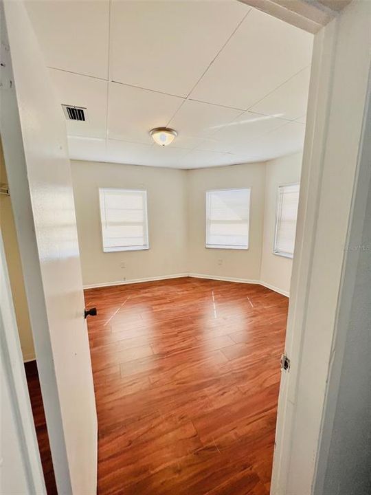 For Rent: $2,300 (3 beds, 1 baths, 1200 Square Feet)