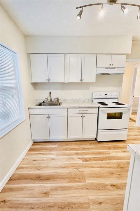 For Rent: $2,300 (3 beds, 1 baths, 1200 Square Feet)