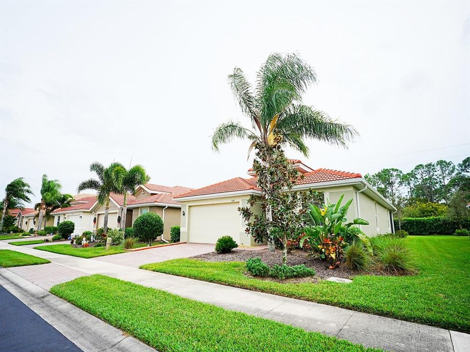 For Rent: $3,000 (3 beds, 2 baths, 1984 Square Feet)