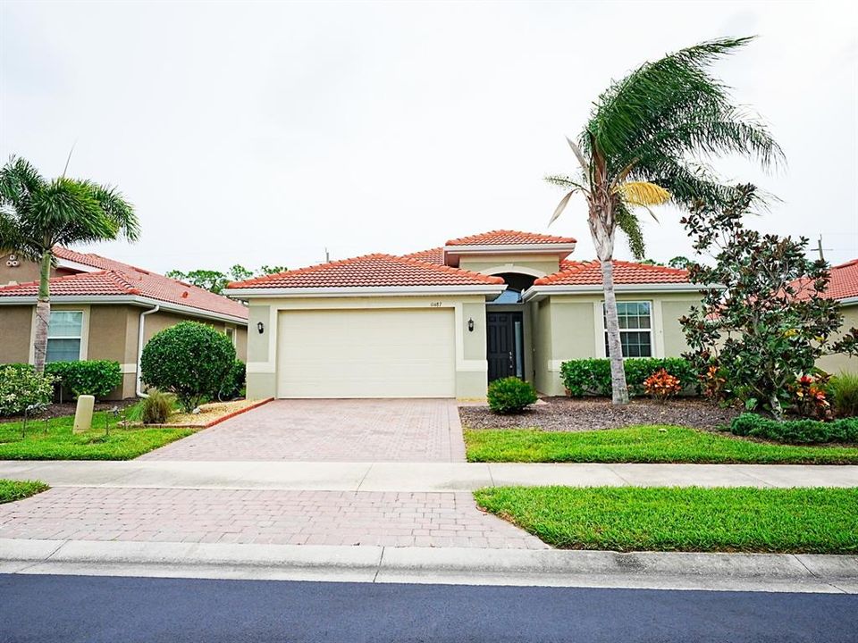 For Rent: $3,000 (3 beds, 2 baths, 1984 Square Feet)