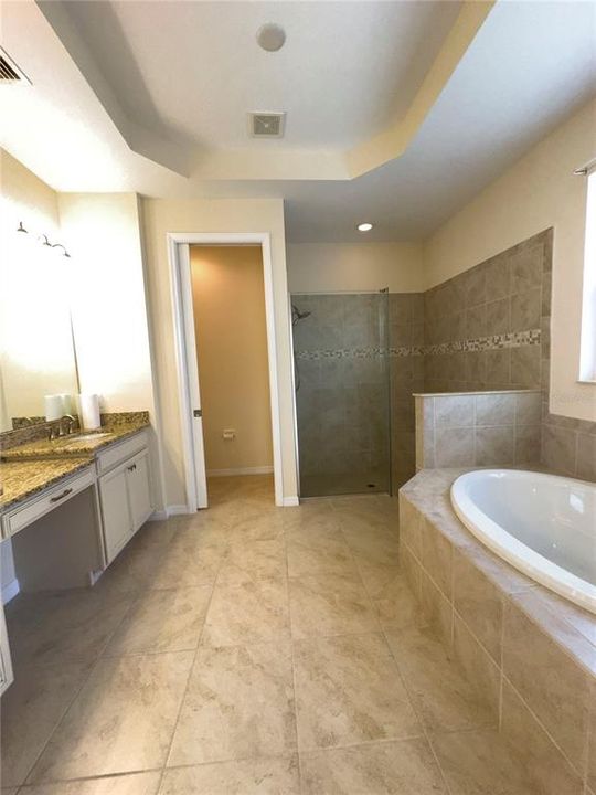 For Rent: $3,000 (3 beds, 2 baths, 1984 Square Feet)