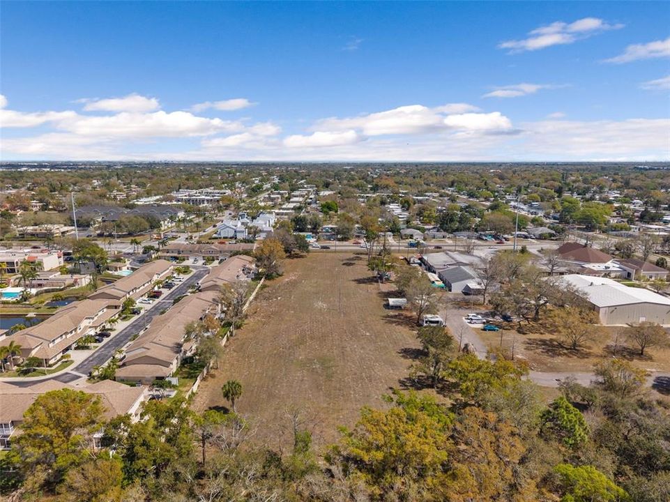 待售: $2,999,900 (2.30 acres)