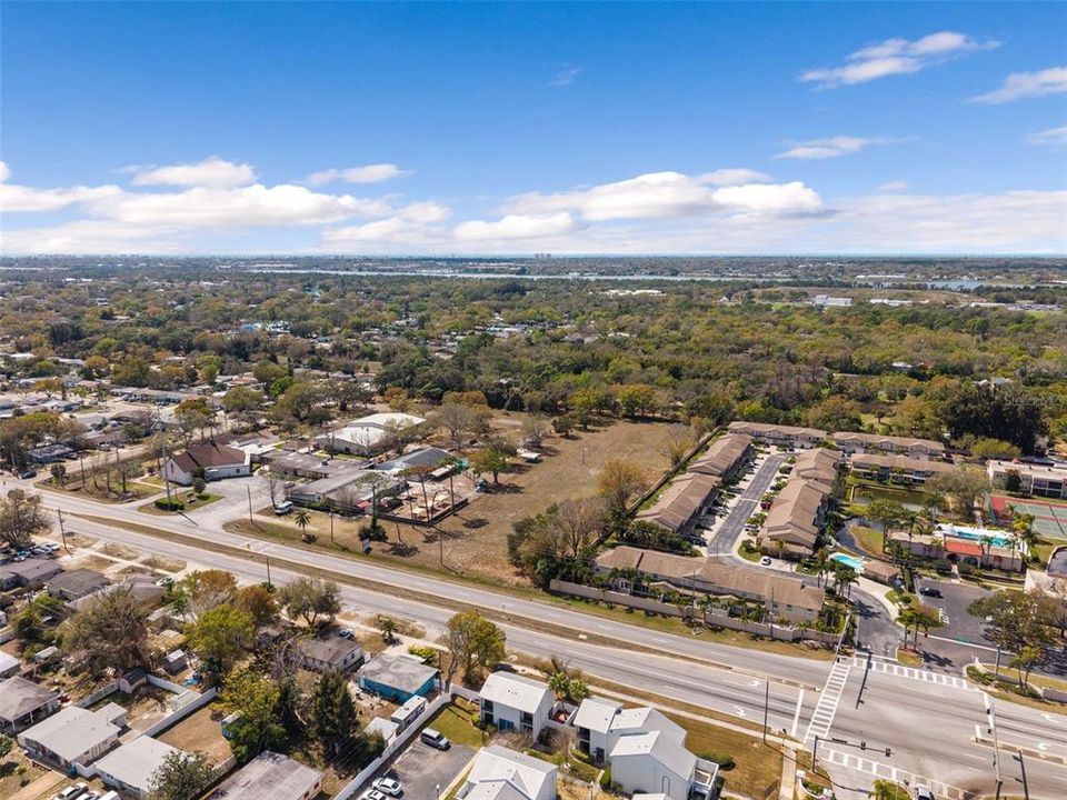 待售: $2,999,900 (2.30 acres)