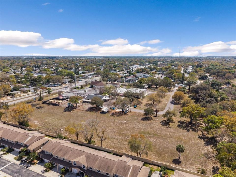 待售: $2,999,900 (2.30 acres)