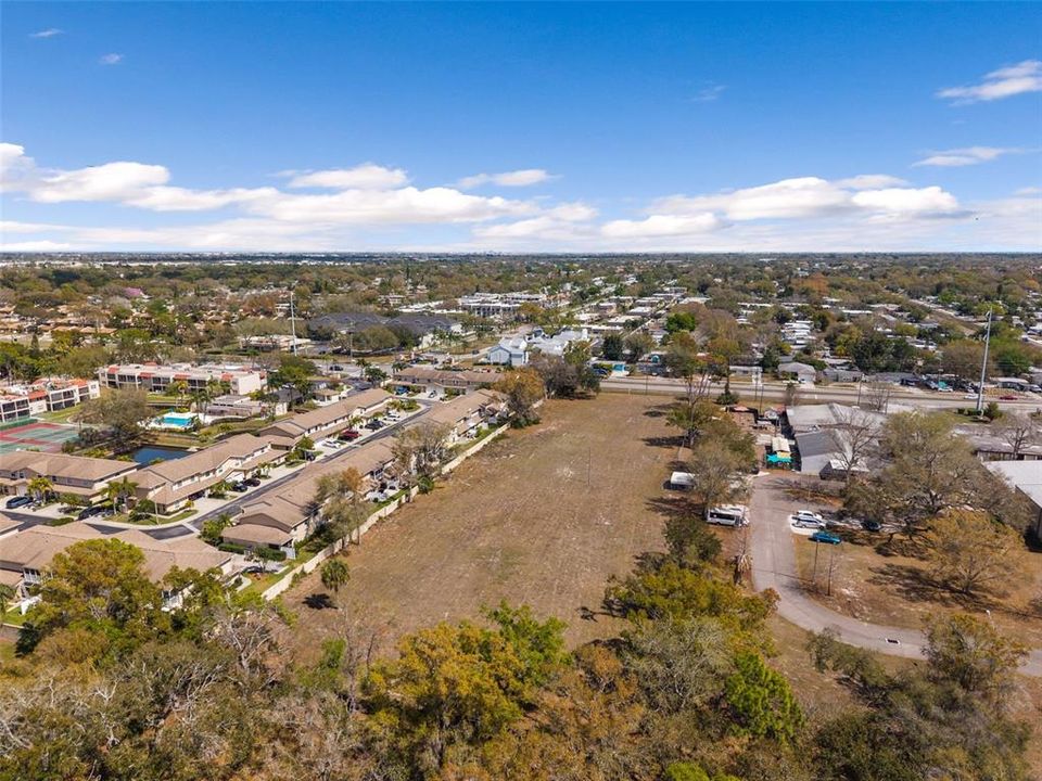 待售: $2,999,900 (2.30 acres)