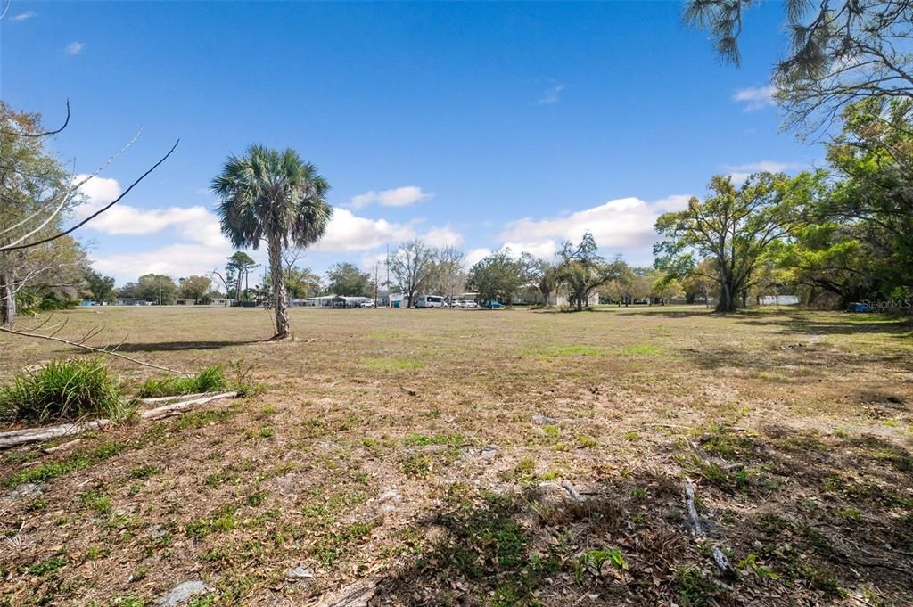 待售: $2,999,900 (2.30 acres)