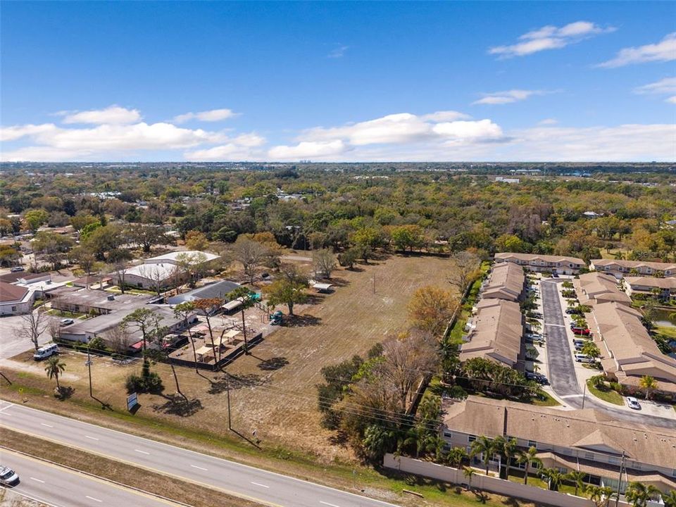 待售: $2,999,900 (2.30 acres)