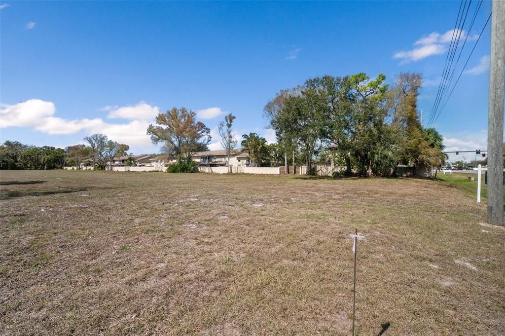 待售: $2,999,900 (2.30 acres)